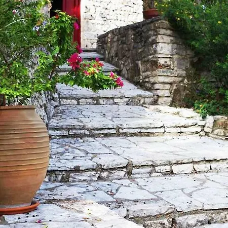 Kalivaki Stone أيّا إفيميا